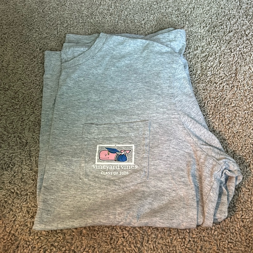 Men’s class of 2020 vineyard vines tee